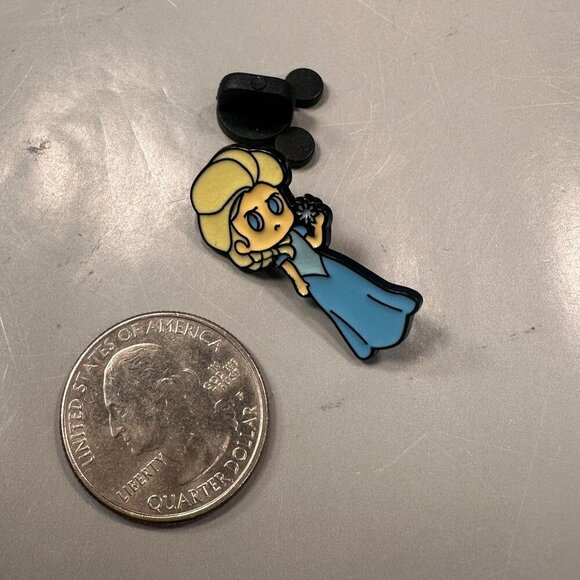 Queen Elsa Frozen Lapel Pin Snow Kawaii Badge Jewelry Accessories Pin - Picture 5 of 7